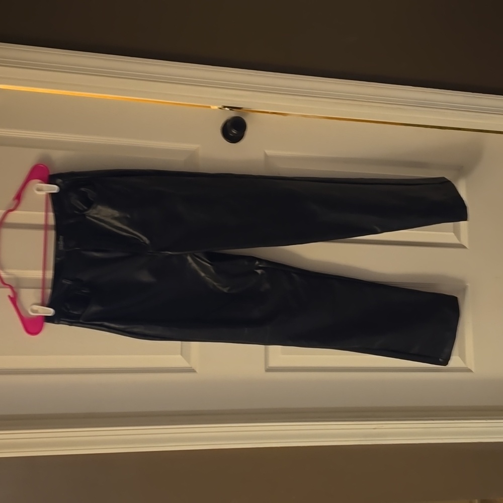 One 5 One women's size medium black leather pants
